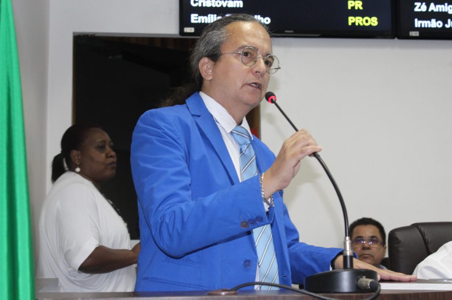 Em Carapicuíba, vereador apresenta projeto que prevê multa para quem furar fila da vacina contra Covid-19