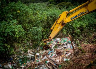Prefeitura realiza limpeza em córrego no Jd. Maria Beatriz