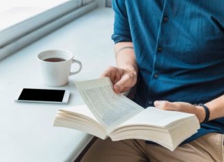 Clube de Leitura 6.0 incentiva hábito de ler entre idosos