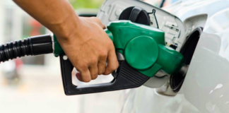 Preço médio da gasolina tem queda