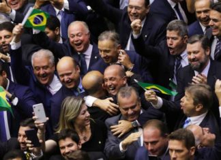 Reforma da Previdência é aprovada em 1º turno