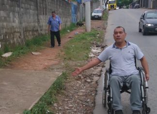 Cadeirante reclama da falta de calçadas na Estrada Aldeinha