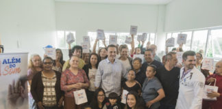 PREFEITURA ENTREGA APARELHOS AUDITIVOS POR MEIO DO PROJETO ALÉM DO SOM