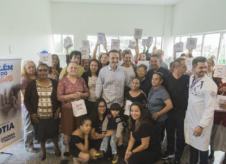 PREFEITURA ENTREGA APARELHOS AUDITIVOS POR MEIO DO PROJETO ALÉM DO SOM
