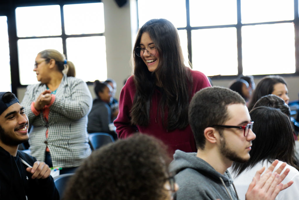 Já as inscrições para os cursos de Inglês e Espanhol serão abertas em janeiro e poderão ser feitas pelo site da Prefeitura, em data ainda a ser definida.