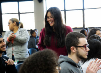 Já as inscrições para os cursos de Inglês e Espanhol serão abertas em janeiro e poderão ser feitas pelo site da Prefeitura, em data ainda a ser definida.