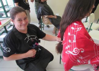 Reeducandas da Penitenciária de Votorantim doam cabelo para ajudar crianças com câncer