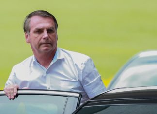 Presidente Bolsonaro visita localidades em Brasília