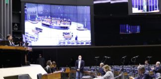 Câmara dos Deputados aprovou ampliar a lista de categorias a serem beneficiadas com o pagamento do auxílio emergencial.