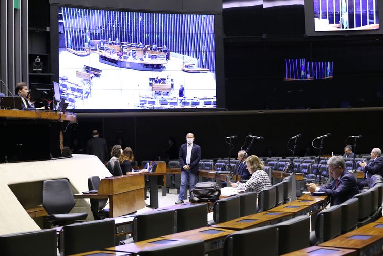 Câmara dos Deputados aprovou ampliar a lista de categorias a serem beneficiadas com o pagamento do auxílio emergencial.