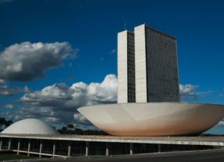 Congresso foca votações em matérias sobre covid-19