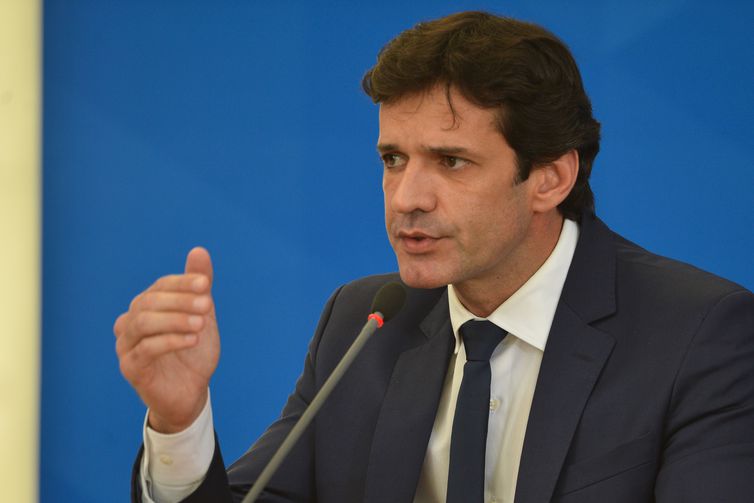 Ministro do Turismo diz que governo prepara MP para definir as regras