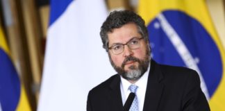 O governo brasileiro já repatriou 11,7 mil brasileiros que procuraram as embaixadas do Brasil em vários países para retornar ao país.