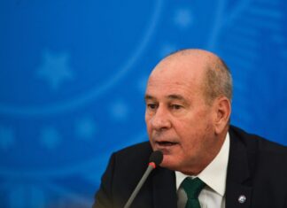 Ministro da Defesa diz que agressão à imprensa é inaceitável