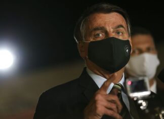 Bolsonaro menciona reabertura “responsável” da economia Bolsonaro menciona reabertura "responsável" da economia