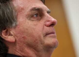 Bolsonaro nega intervenção na PF e espera que o inquérito seja arquivado O presidente Jair Bolsonaro divulgou nota oficial para responder novamente à acusação de ter interferido na Polícia Federal (PF).