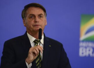 Bolsonaro planeja prorrogar auxílio emergencial até o fim do ano