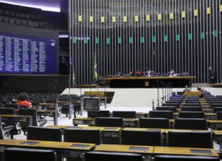 Auxílio emergencial será votado para estados e municípios A Câmara dos Deputados deve votar em sessão virtual, a proposta de auxílio financeiro a estados e municípios para combate aos efeitos da pandemia da covid-19.
