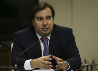 Rodrigo Maia analisa eleição ser em novembro ou dezembro