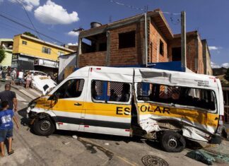 Vitima de acidente com van escolar, conta como foi sua recuperação em vídeo