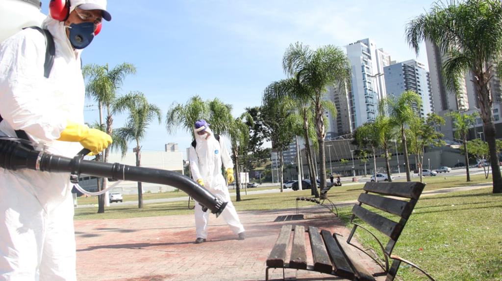 Barueri realiza megaoperação de higienização contra a Covid-19