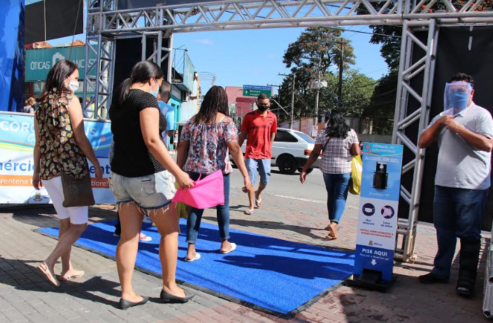 Calçadão de Carapicuíba ganha estrutura de prevenção contra o Covid-19