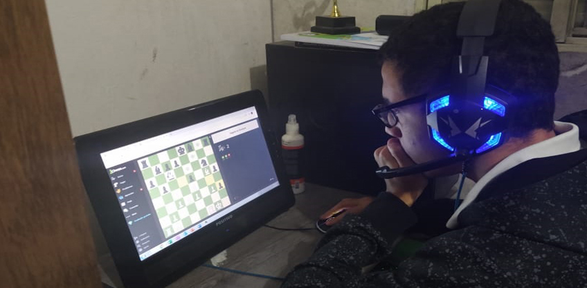 Enxadristas de Osasco são destaques em campeonatos de xadrez online