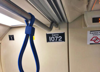 Metrô de São Paulo passa a ter alças pega-mãos