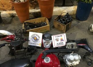 Policiais apreendem peças de motos e réplica de arma em Carapicuíba