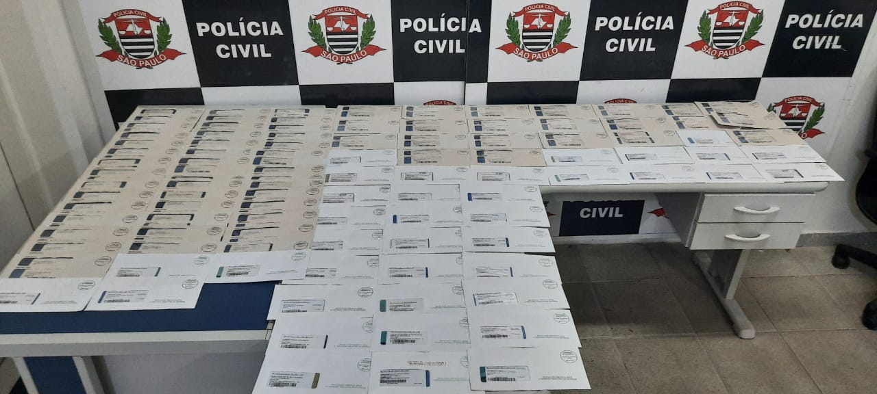 Polícia Civil prende funcionários dos Correio esquema de desviava cartões bancários Polícia Civil prende funcionários dos Correio esquema de desviava cartões bancários