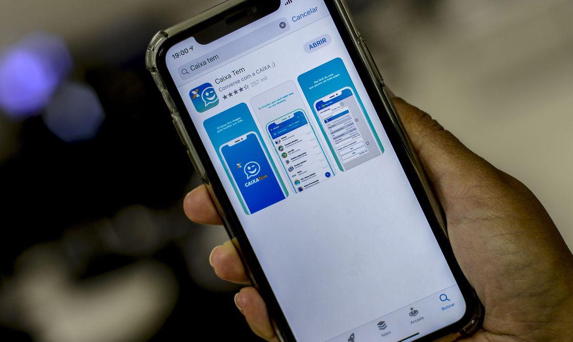 Aprenda como desbloquear as contas digitais do auxílio emergencial Caixa liberou neste sábado (25) saque do auxílio e do FGTS