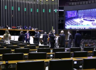 Câmara retira saque emergencial do FGTS e medida perderá validade
