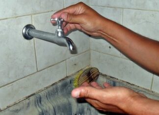 Moradora de Carapicuíba reclama de falta de água em seu bairro