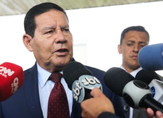 Mourão diz que posição do governo não é por uma Constituinte