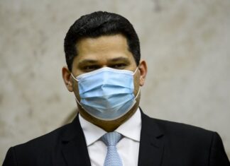 Alcolumbre quer federalizar investigação sobre apagão no Amapá