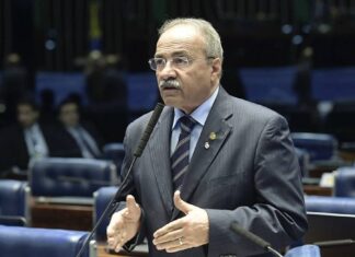 Partidos entram com representação contra senador no Conselho de Ética