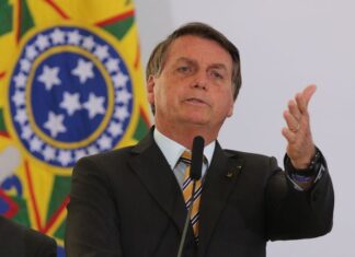 Bolsonaro recebe credenciais de três novos embaixadores no Brasil
