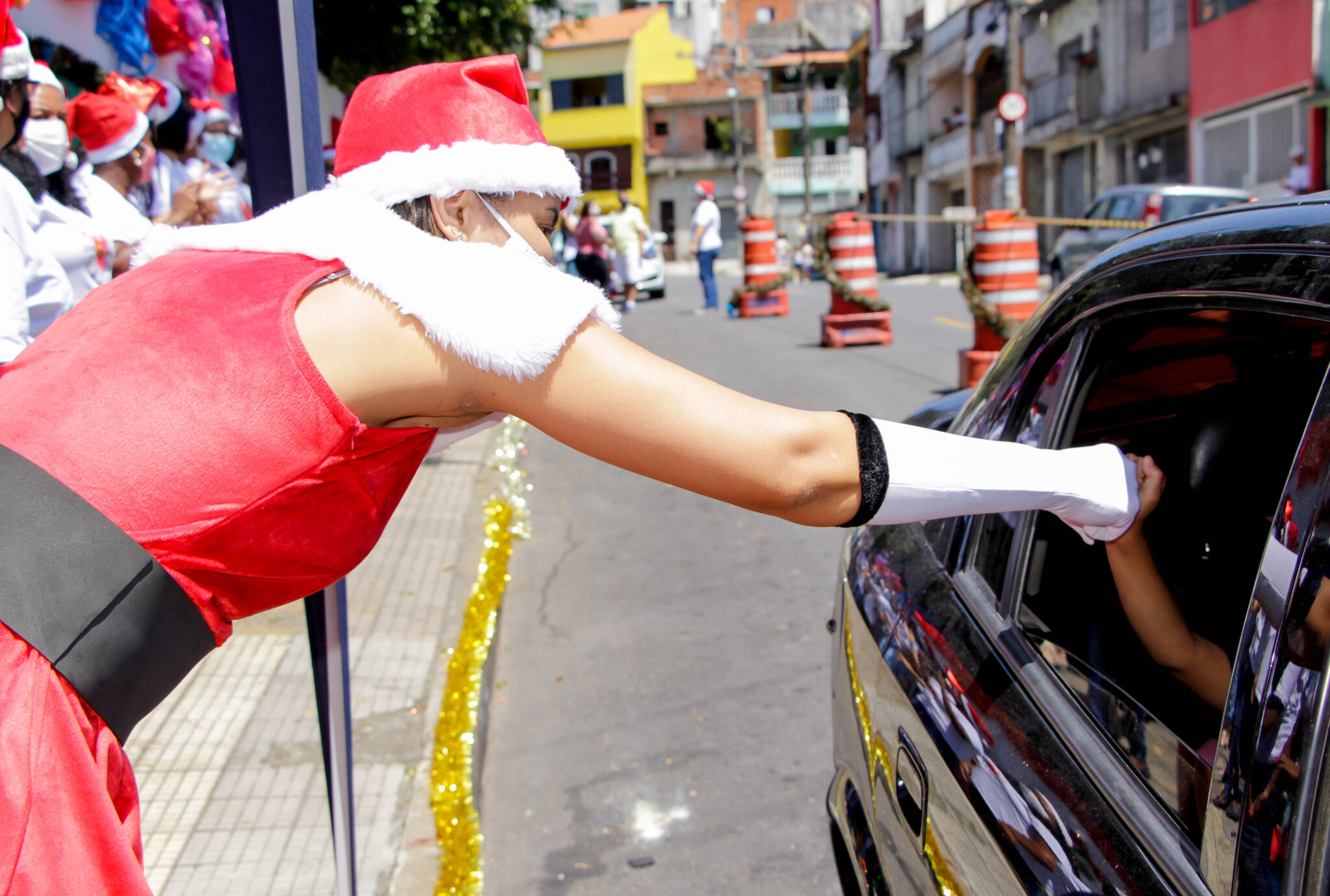 Escola de Carapicuíba realiza formação e despedida drive-in