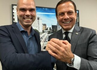 Doria e Covas suspendem transporte público gratuito para idosos de 60 a 65 anos de idade