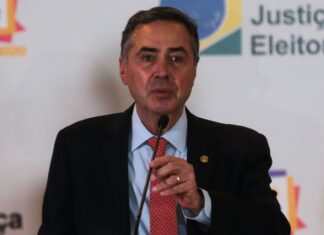 Barroso paralisa processos de ficha limpa até definição do Supremo