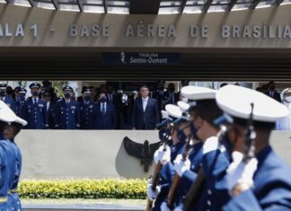 Bolsonaro destaca papel da Aeronáutica na comemoração de seus