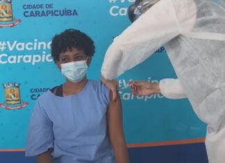Primeira pessoa é vacinada contra Covid-19 em Carapicuíba