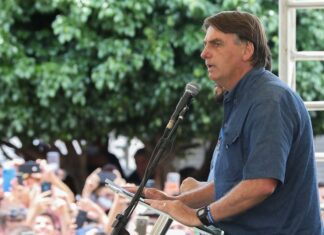 Bolsonaro visita obra de duplicação de rodovia no Ceará