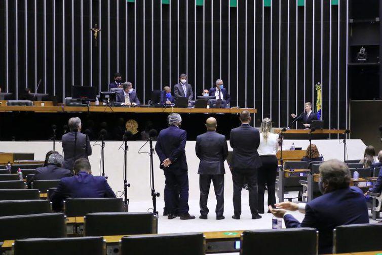 Parlamentares pró e contra a prisão de Daniel Silveira discursam no Plenário