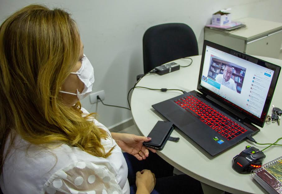 Carapicuíba realiza formação de professores on-line