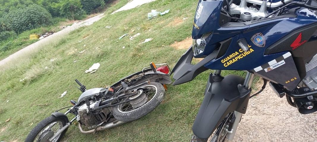 GCMs de Carapicuíba recuperam moto roubada