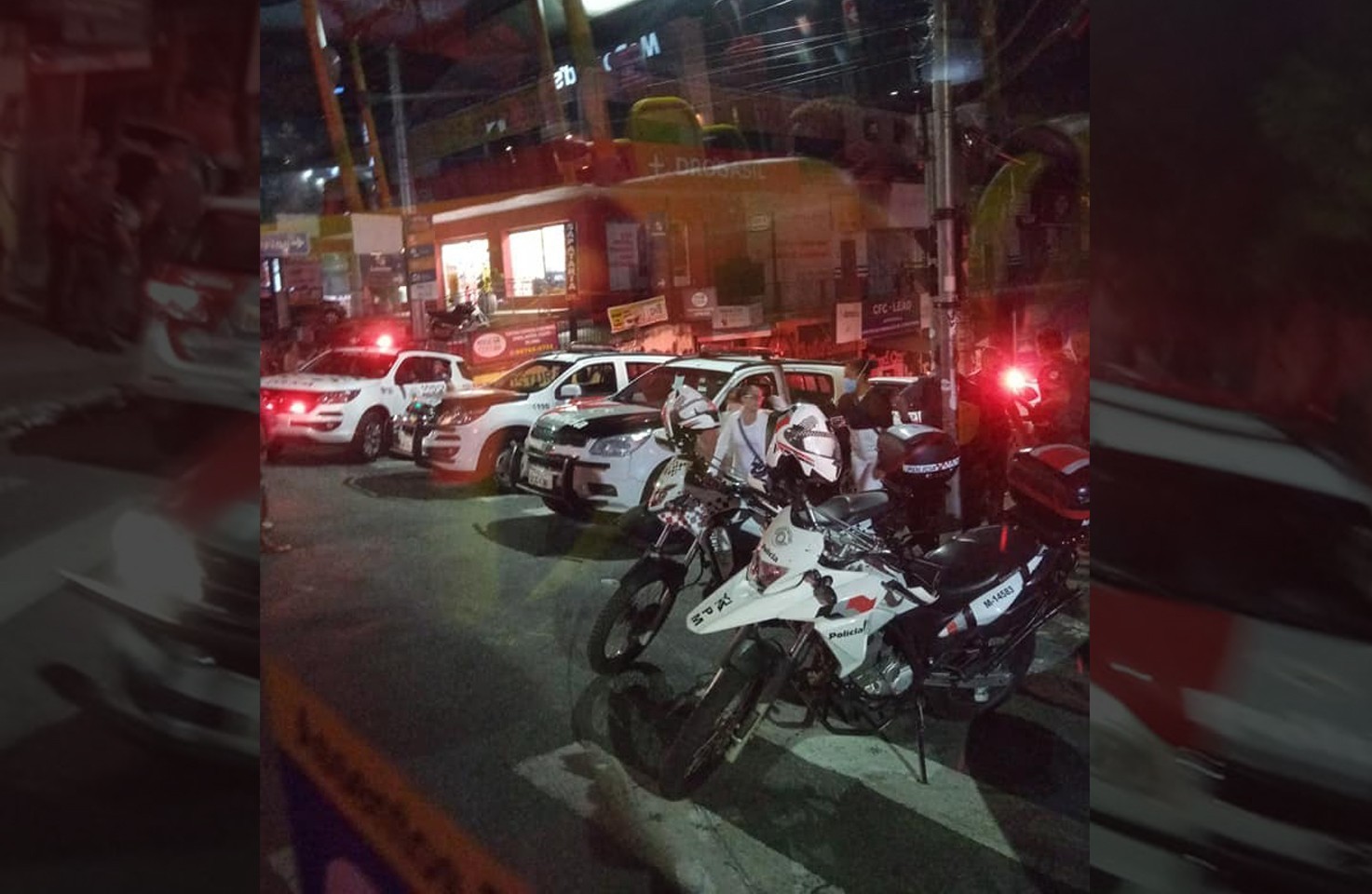 Veículo em fuga é abordado em frente ao Shopping de Carapicuíba
