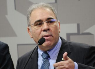 Bolsonaro anuncia Marcelo Queiroga como novo ministro da Saúde