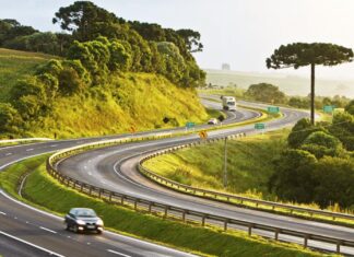 Bolsonaro assina decreto que prevê modernização de rodovias federais