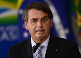 Bolsonaro critica novamente restrições impostas por governadores